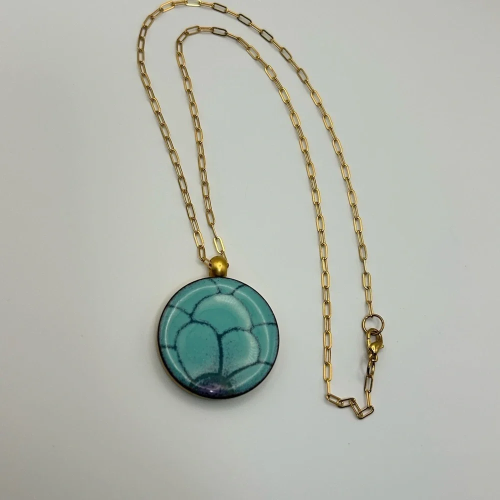 LeighElena Artisan Turquoise Tone Magnetic Pendant Necklace Oval Link Gold-tone